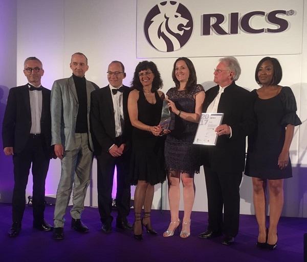 Group photo of the winners of the Project of the Year 2017 award