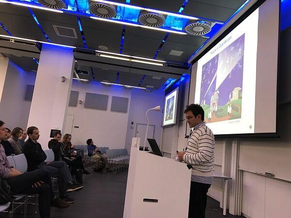 Jérôme Lecoq speaking with an illustration of the brain observatory