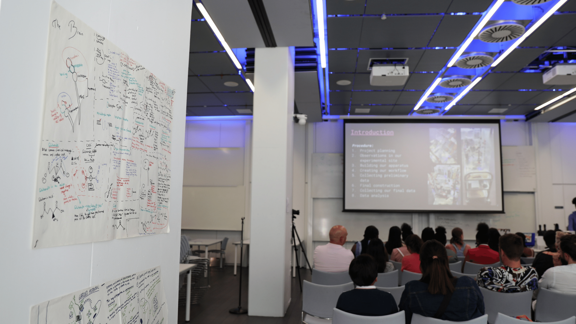 Neuronauts summer camp taking place in lecture theatre at SWC