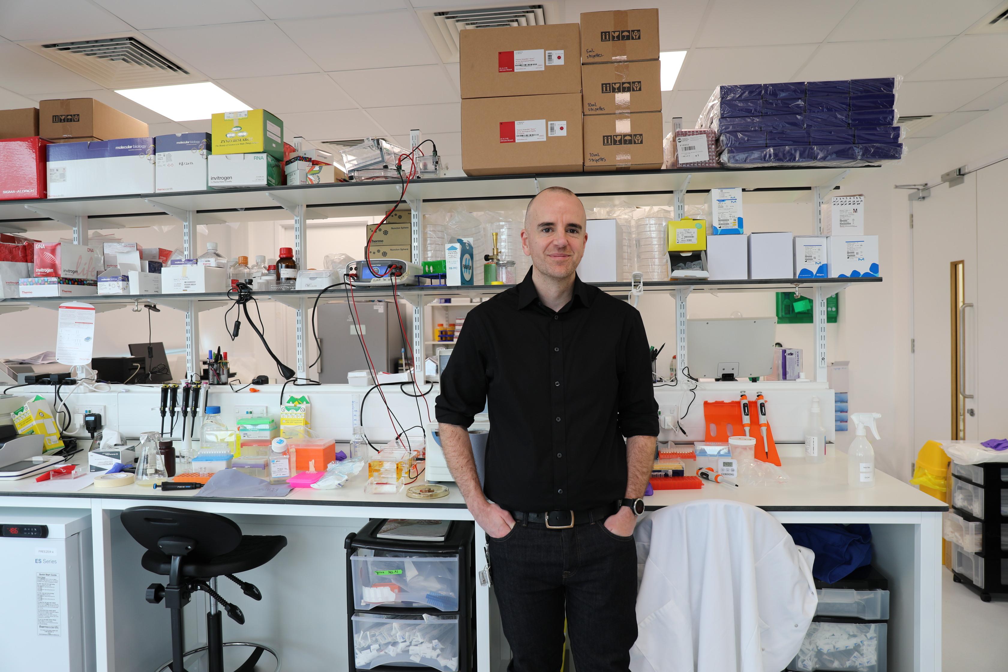 Andy Murray Sania lab indoors