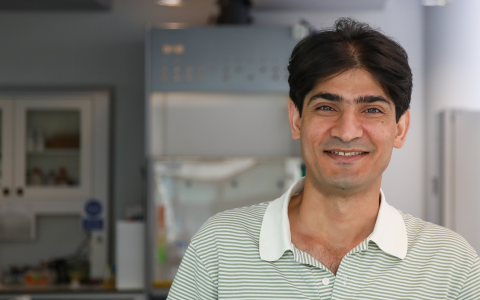 Photo of Dr Mehran Ahmadlou smiling in the lab at SWC