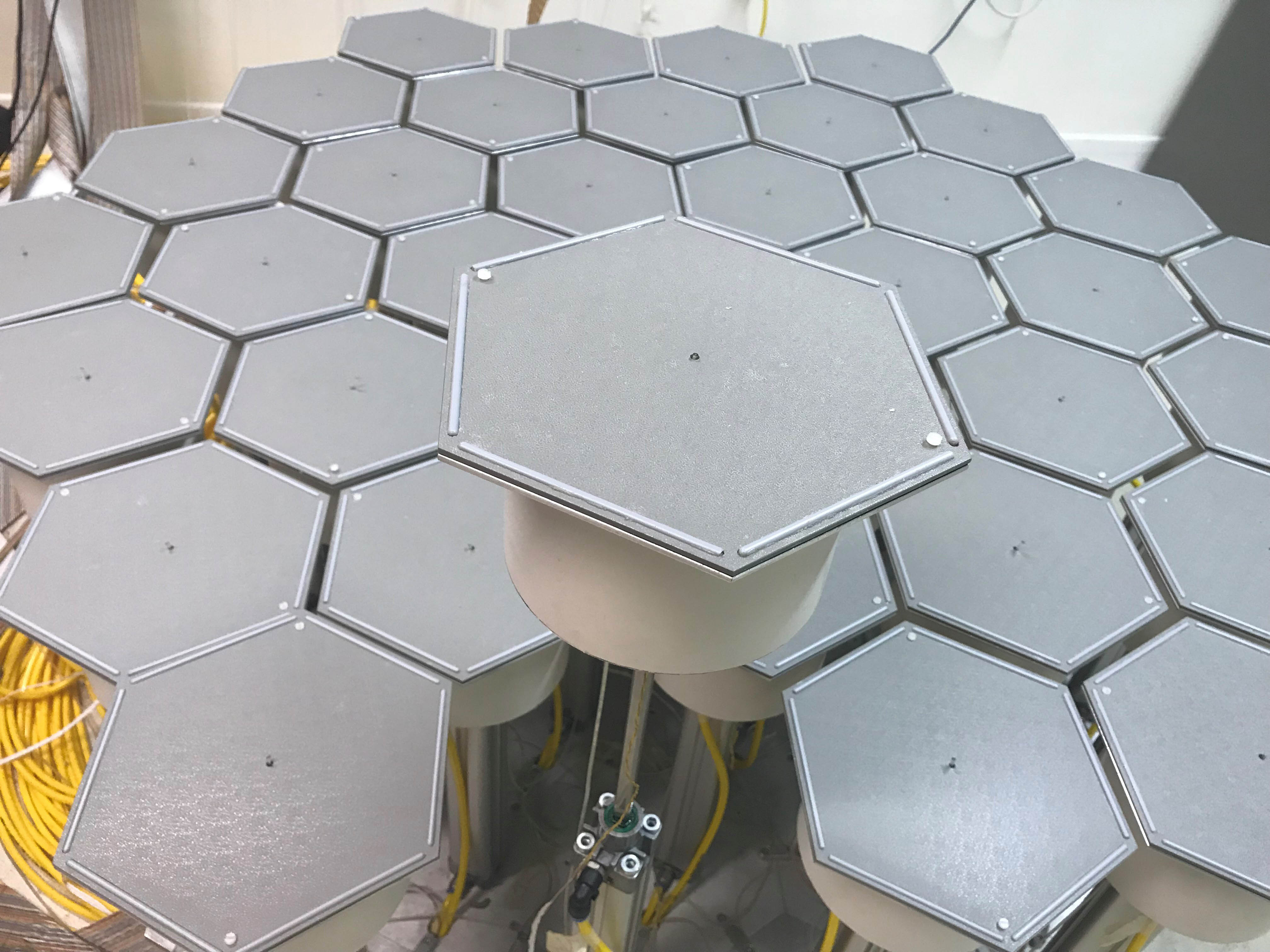 Honeycomb maze raised platform