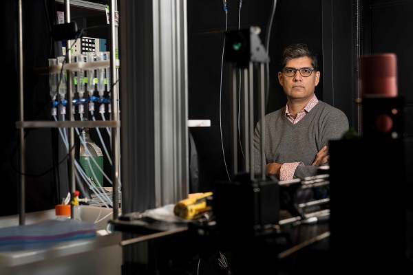 Dr Sandeep Robert Datta in the lab