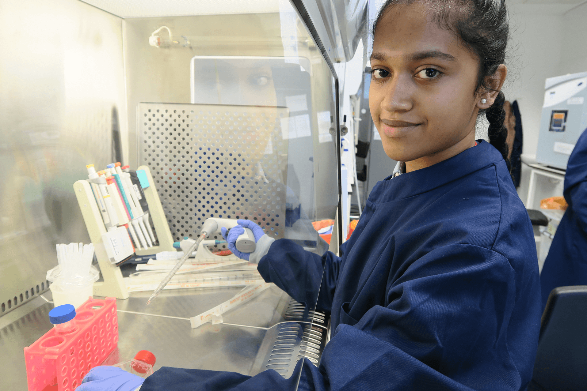 In2Research girl blue coat